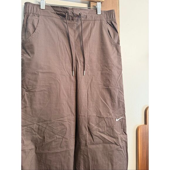Nike Active Brown High-Rise Wide Leg Drawstring Woven Track Pants Size Medium - Picture 3 of 6